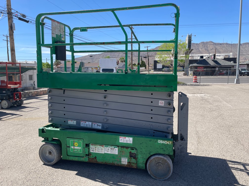 Genie Scissor Lift (Offsite in El Paso)