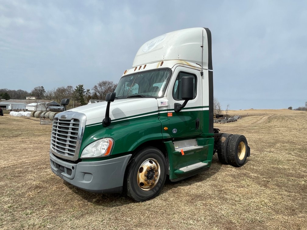 2017 Freightliner Single Axle Day Cab Semi Tractor (Has WI Title)