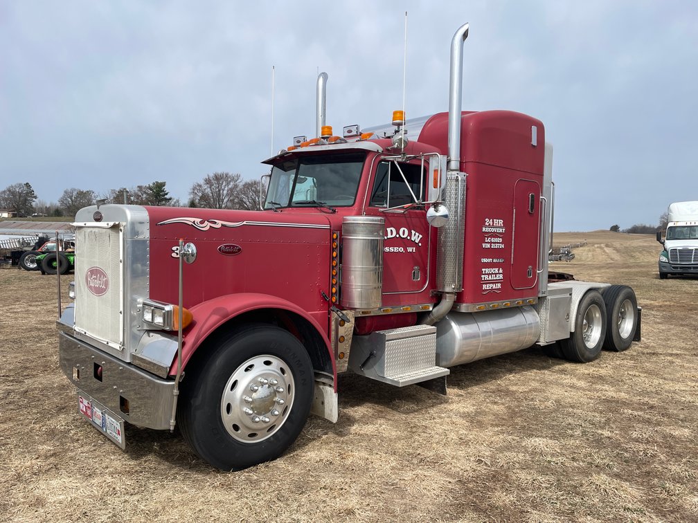 1987 Peterbilt 379 Sleeper Cab Semi Tractor (Has WI Title)