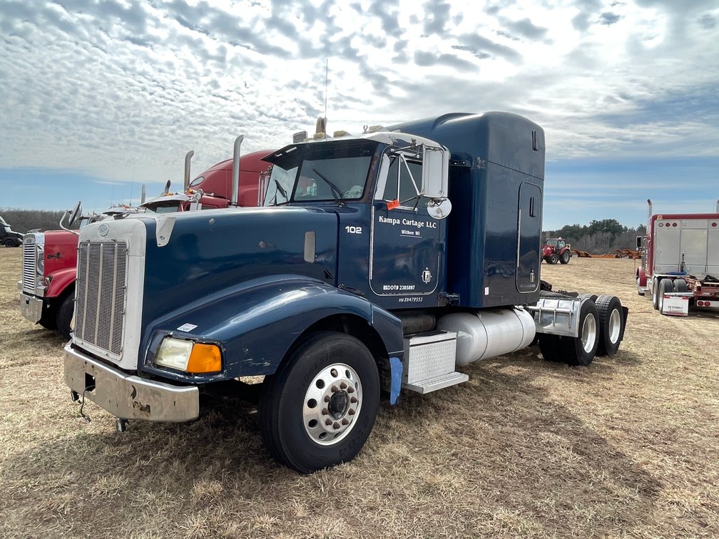 1999 Peterbilt 377 Sleeper Cab Semi Tractor (No Title, For Parts) (Non Runner)