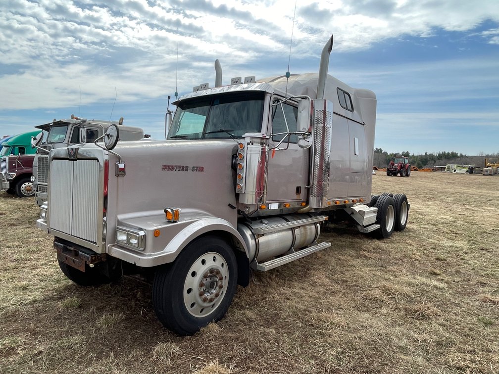 2003 Western Star Sleeper Cab Semi Tractor (Has WI Title) (Non Runner)