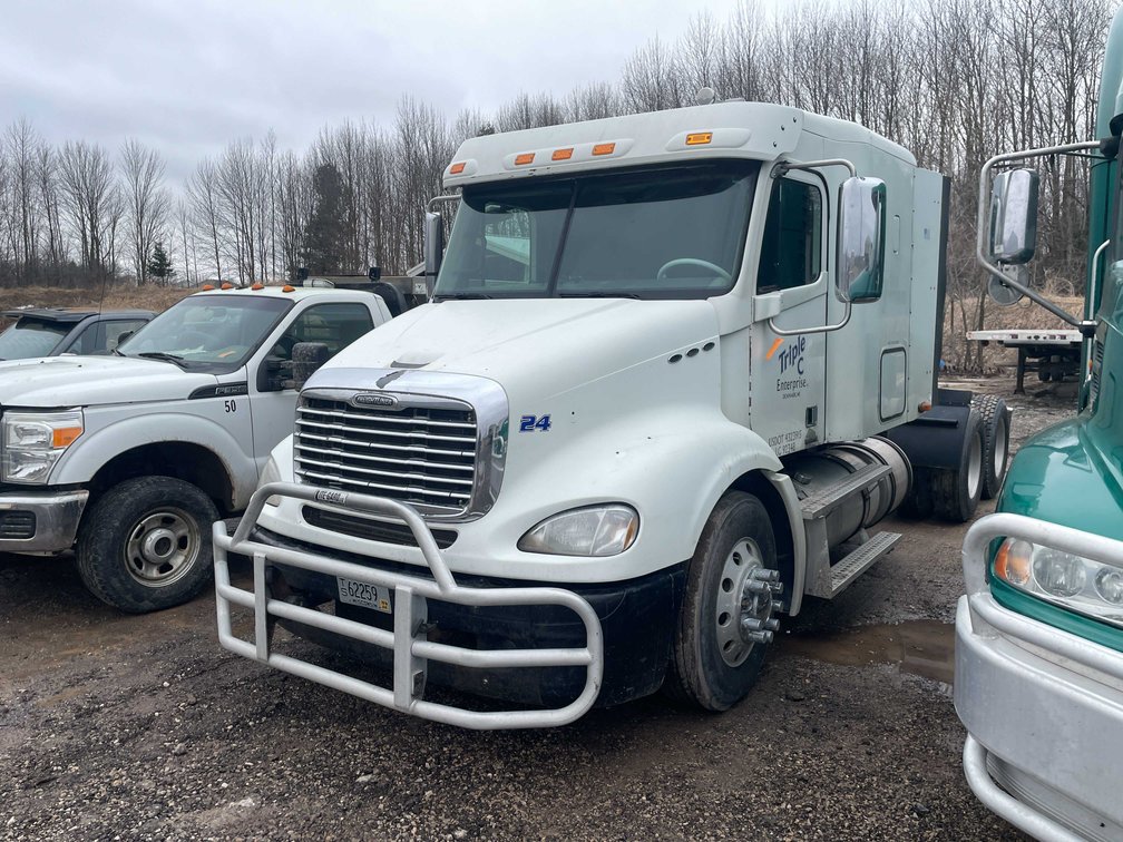 2007 Freightliner Semi-Tractor (Has WI Title) (Denmark, WI)