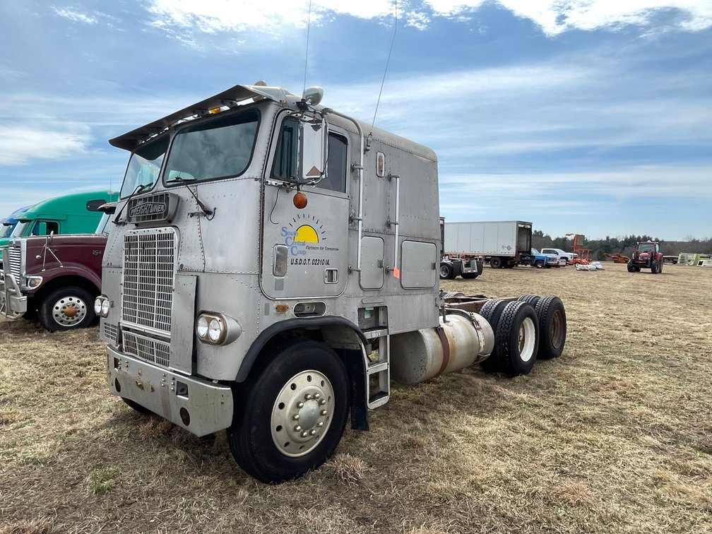 1982 Freightliner Cabover Semi Tractor (Has WI Title)