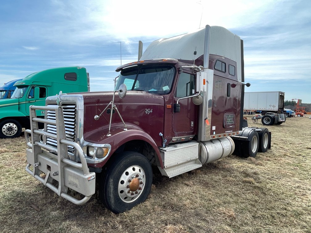2000 International Eagle Sleeper Cab Semi Tractor (No Title, For Parts)