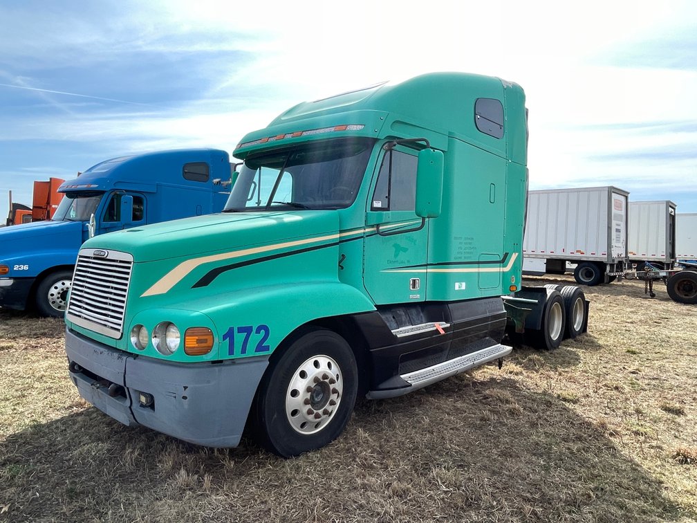 2002 Freightliner Sleeper Cab Semi Tractor (Has WI Title) (Non Runner)