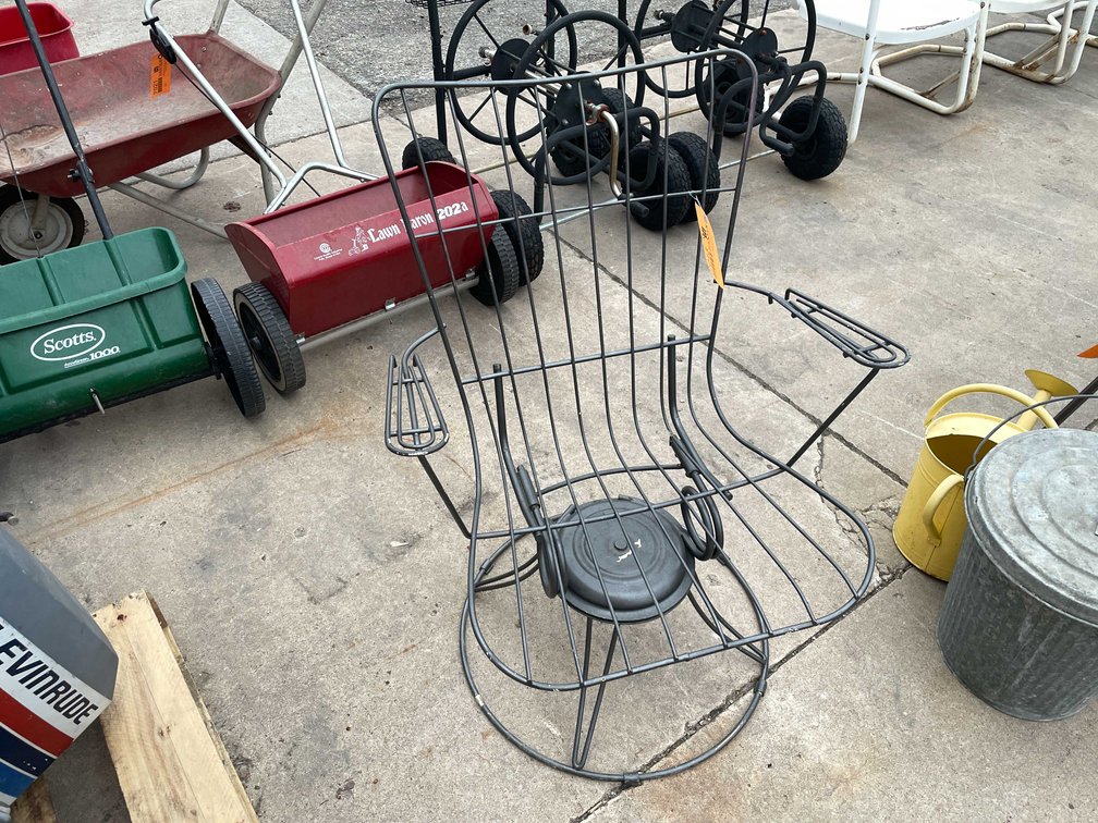 Metal Rocking/Swivel Chair (O3)