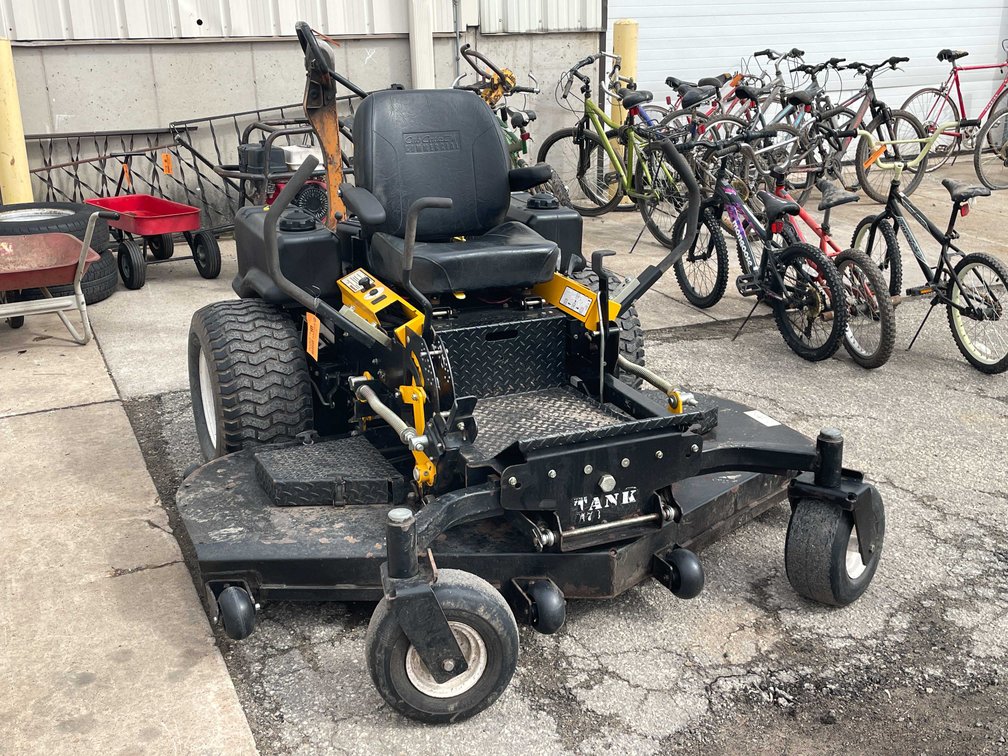 Cub Cadet Tank M72 72" Zero Turn Lawn Mower (O3)