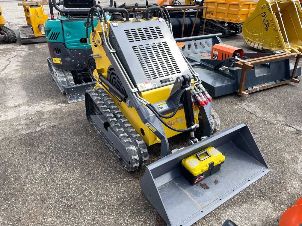 Unused 2025 Starvox 480 Mini Skid Steer (O11)