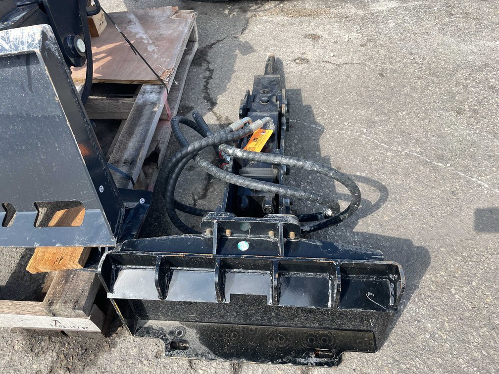 Unused GIYI mini skid steer hydraulic hammer (O10)