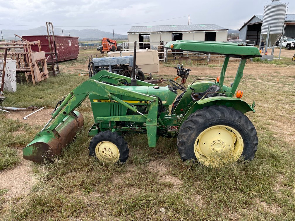 John Deere 1050 with Loader
