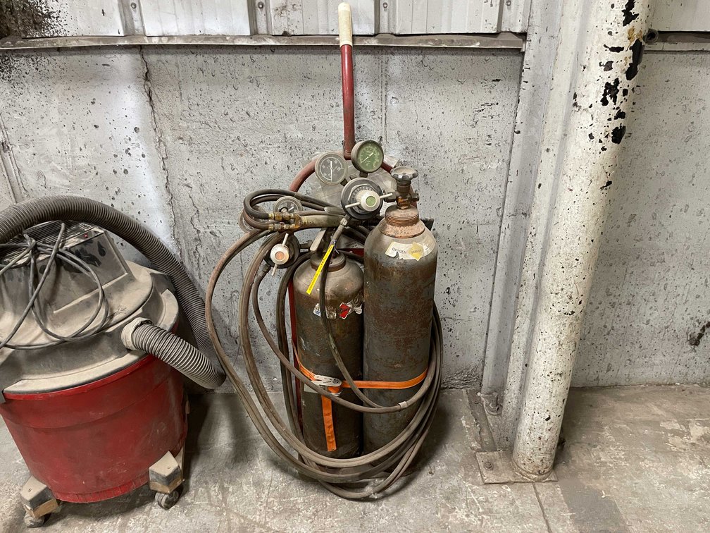 Sears Craftsman Cutting Torch with Tanks (F)