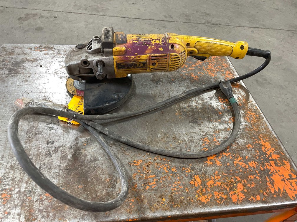 DeWalt H.D Electric 9" Ginder (PR20)