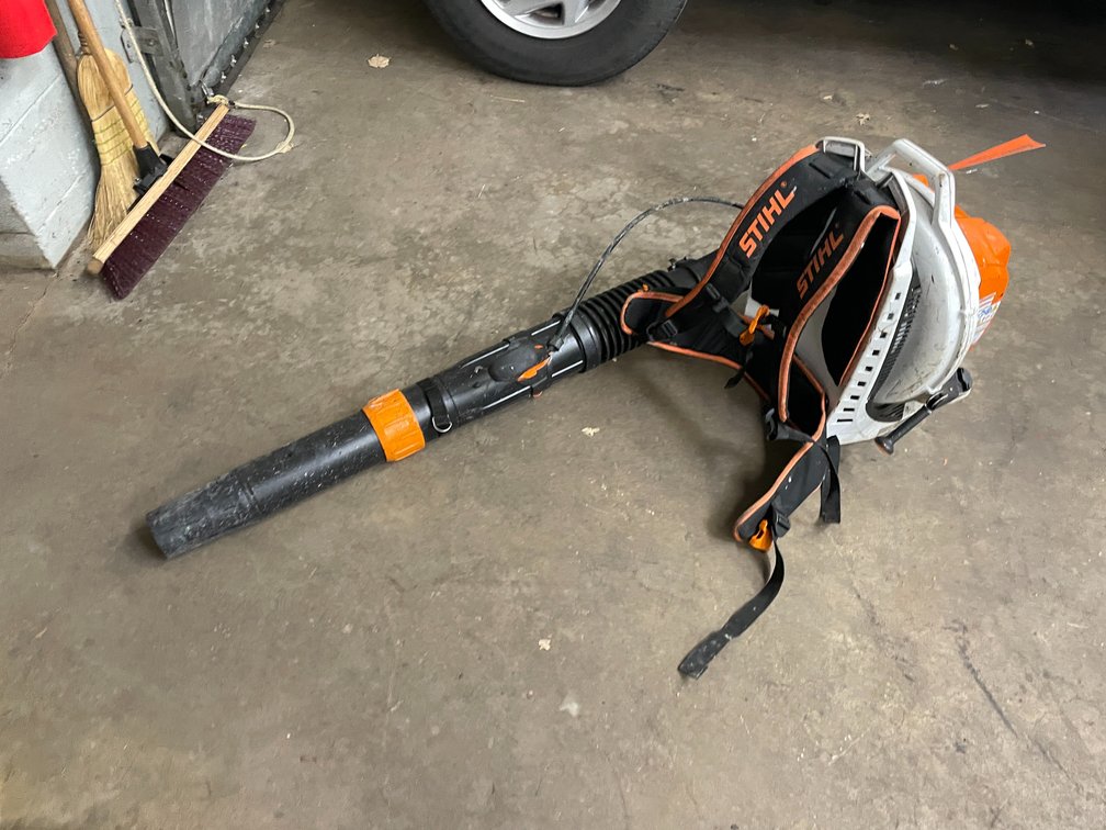 STIHL Backpack Leaf Blower (Columbia Heights, MN)