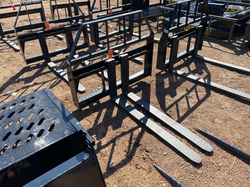 Kivel 3,500 lbs. Pallet Fork Attachment