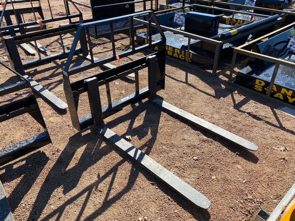Kivel 3,500 lbs. Pallet Fork Attachment