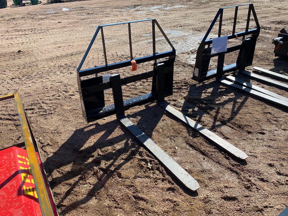 Mower King 4,000 lbs Capacity Pallet Fork Attachment