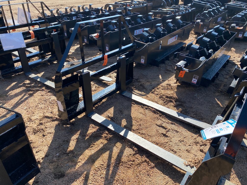 Mower King 4,000 lbs Capacity Pallet Fork Attachment