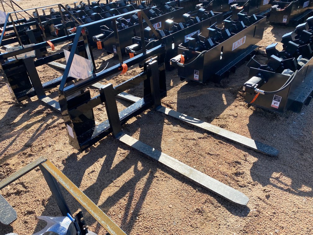 Mower King 4,000 lbs Capacity Pallet Fork Attachment