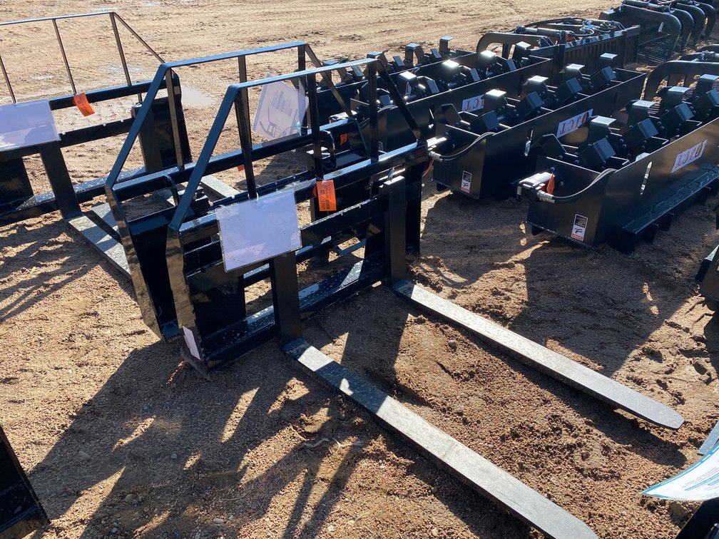 Mower King 4,000 lbs Capacity Pallet Fork Attachment