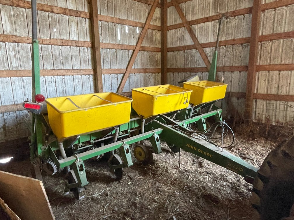 John Deere 7200 Corn Planter (Melrose, WI)