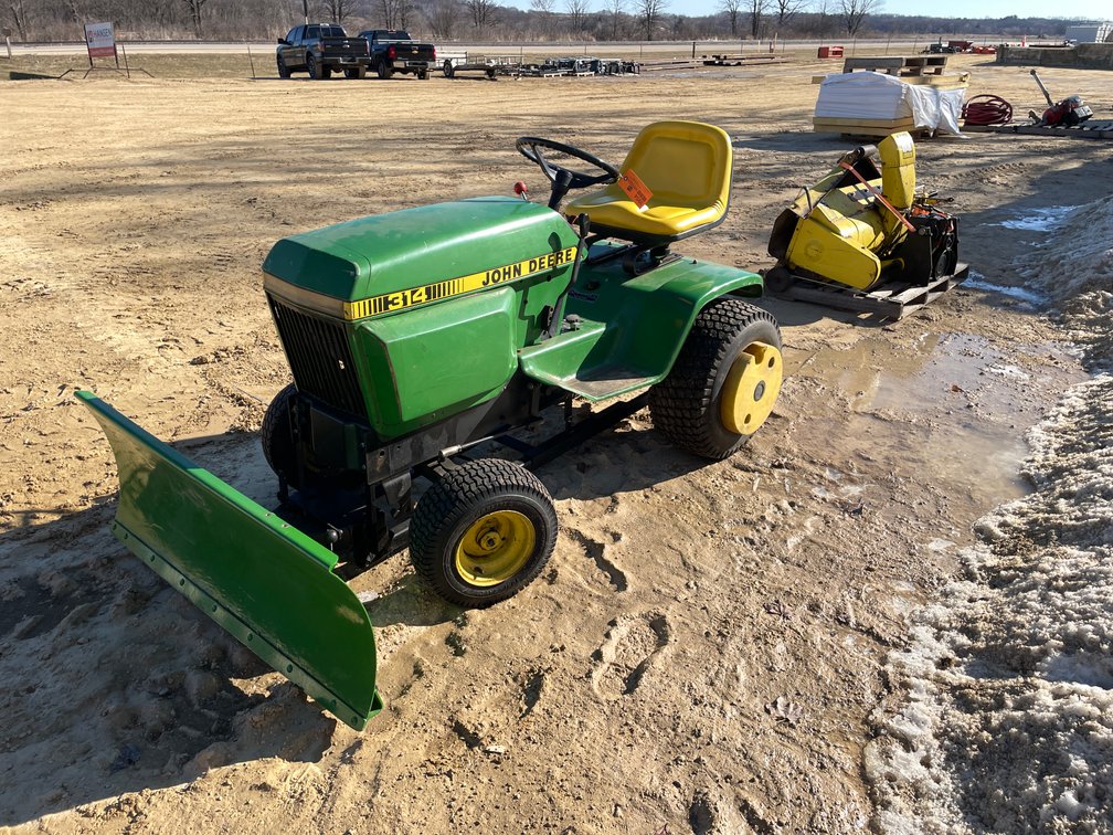 John Deere 314 Riding Lawnmower