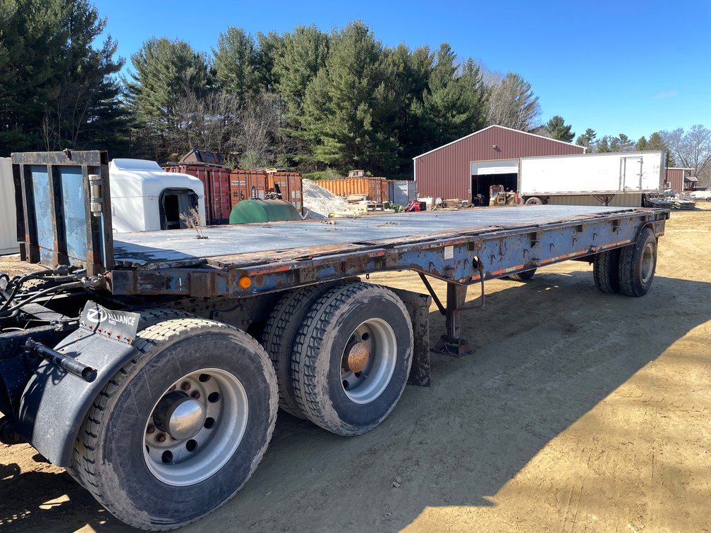 1973 28' Pike Semi Trailer (Has WI Title)