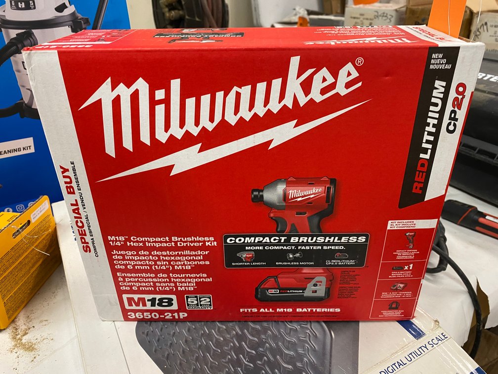 Milwaukee M18 Compact 1/4" Hex Impact Driver Kit