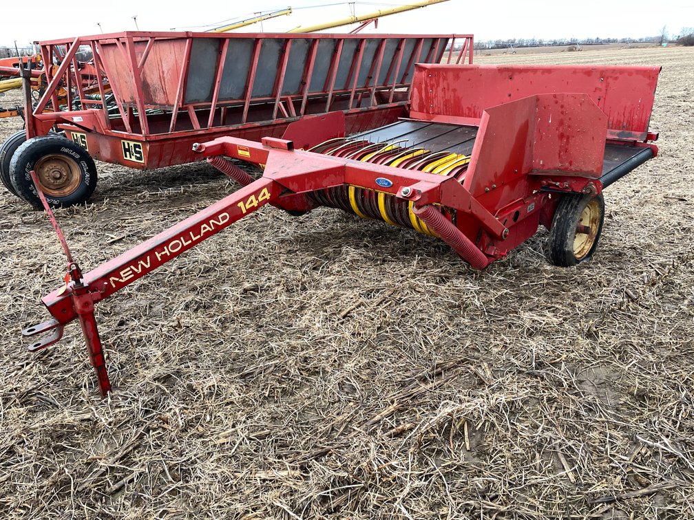 New Holland 144 Hay Inverter