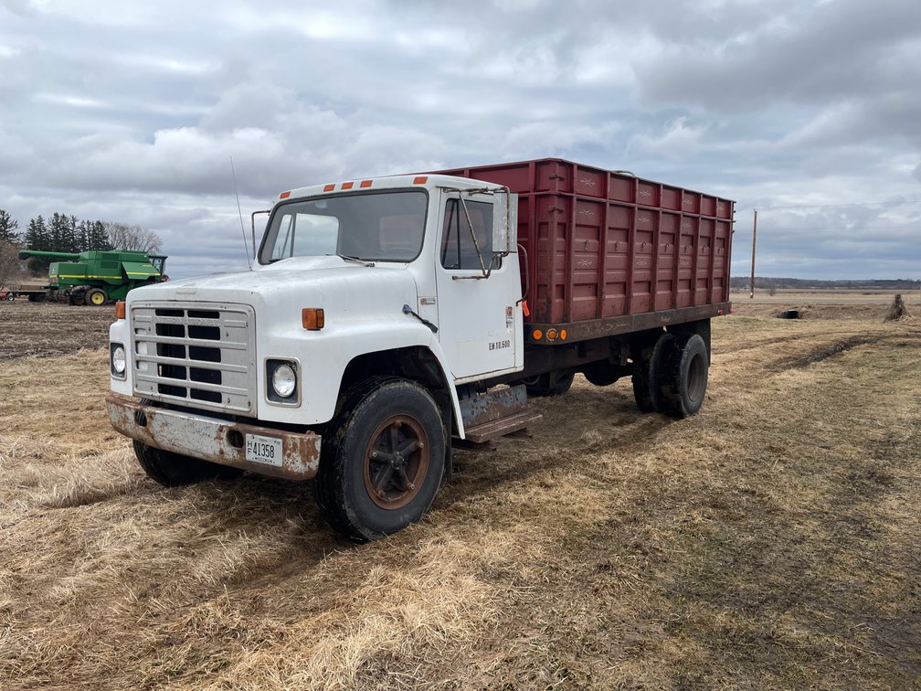 1982 International 1754 Single Axle Grain Truck (Has WI Title)