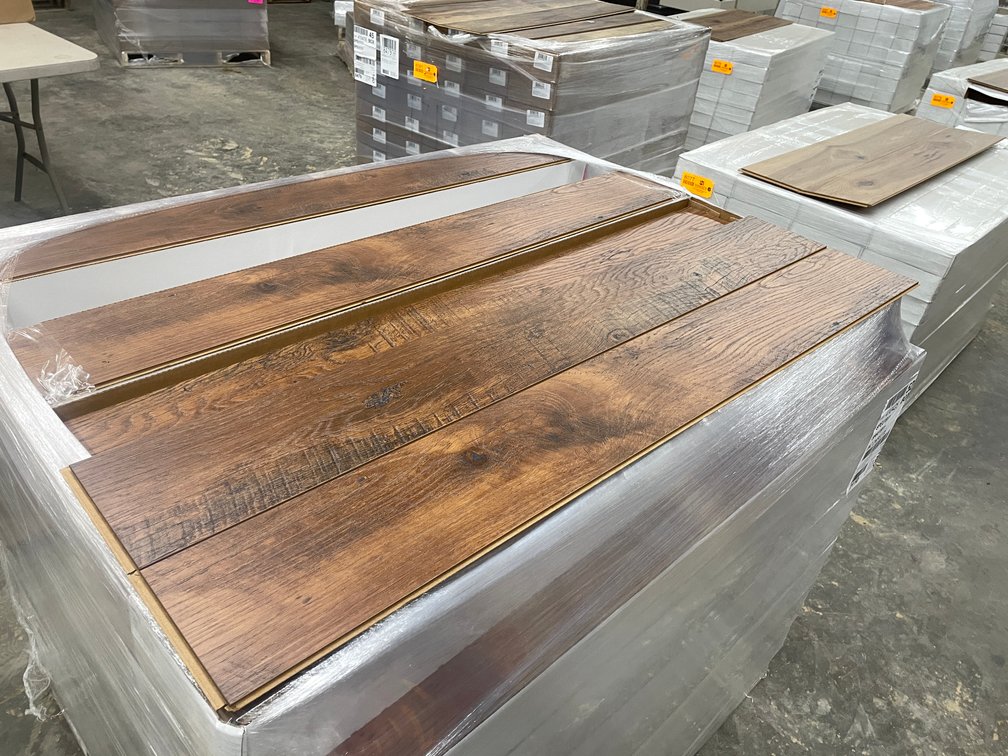 1,047.80 Sq. Ft. Mohawk Click Planks