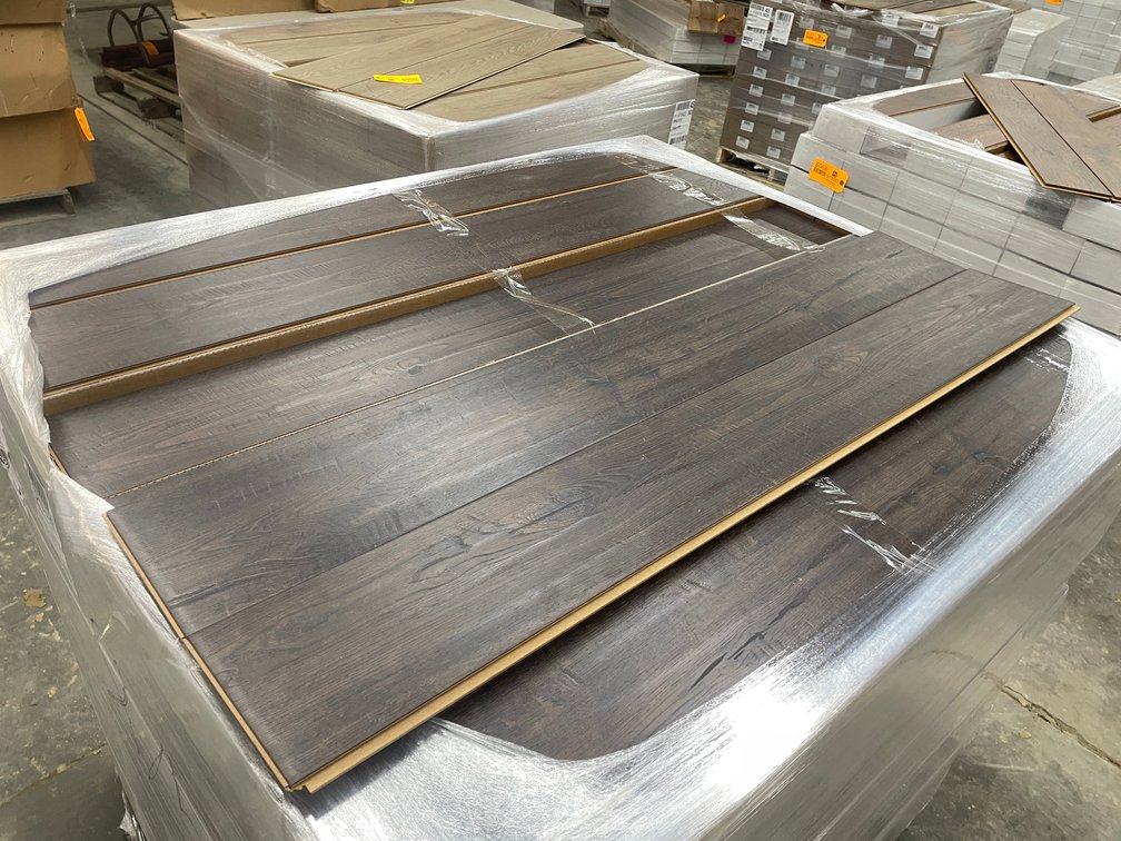1,209 Sq. Ft. Mohawk Outlast Java Scraped Oak Click Planks