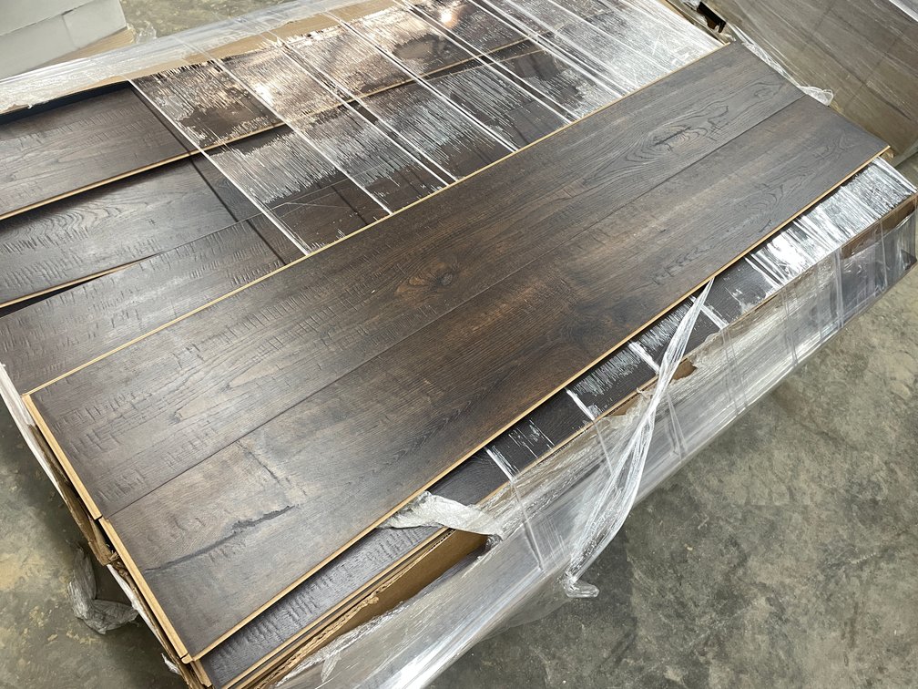 523.90 Sq. Ft. Mohawk Outlast Java Scraped Oak Click Planks