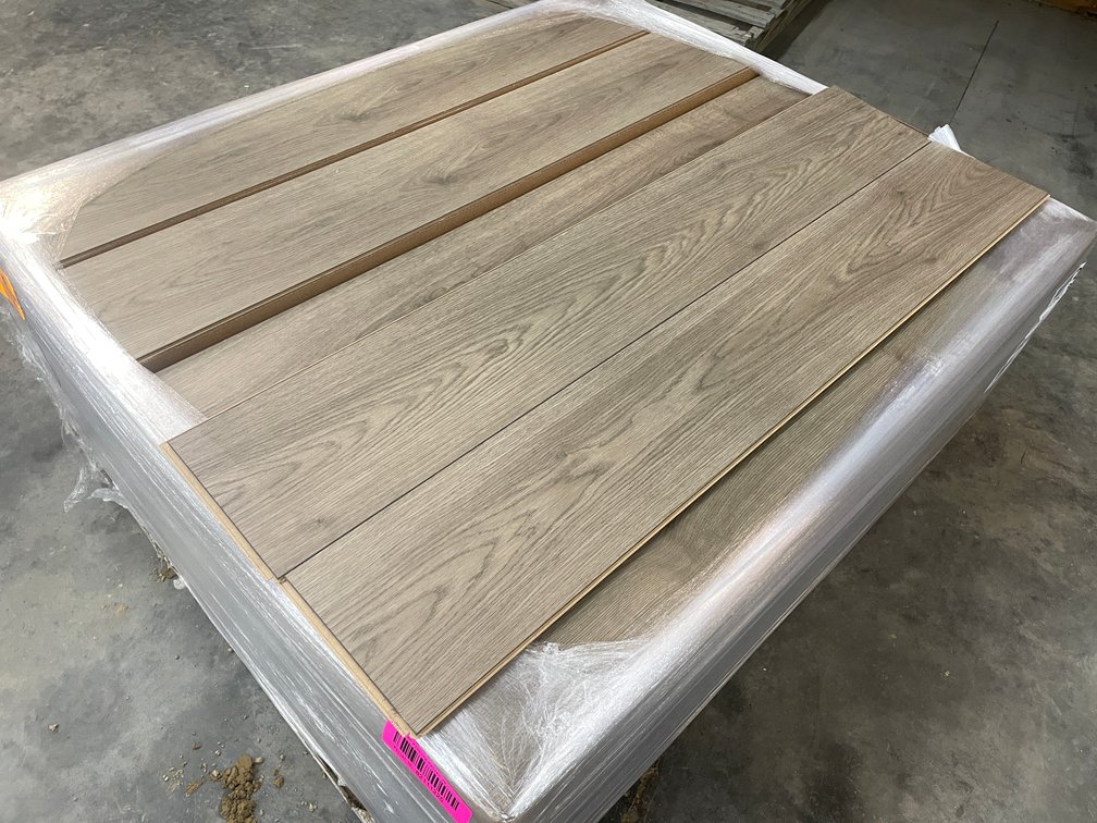 589.00 Sq. Ft. Mohawk  Ashby Cliffs Suede Brown Click Planks