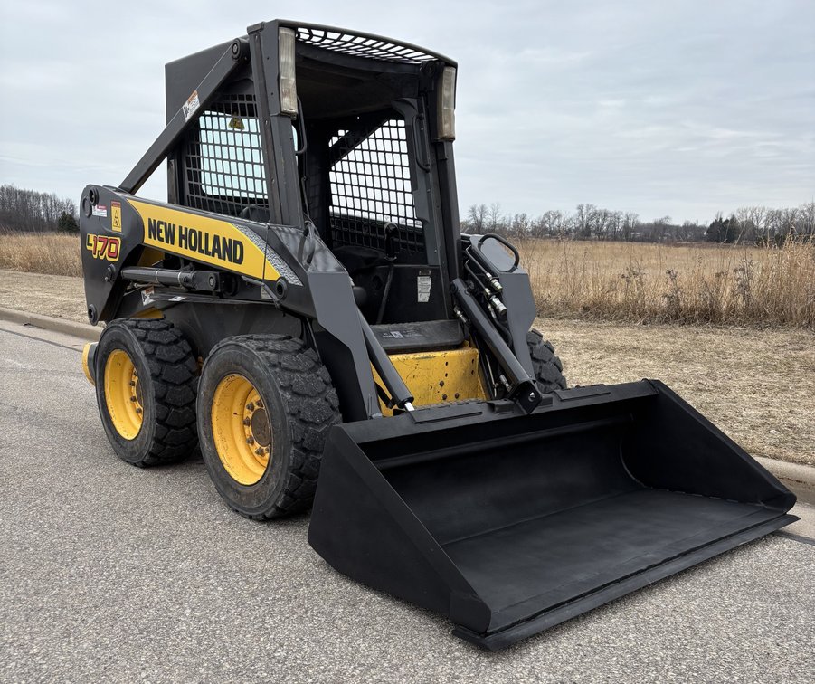 L170 New Holland Wheeled Skid Steer (Kaukauna, WI)