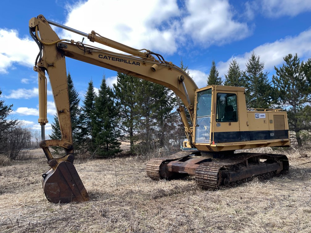 Cat 225 Excavator