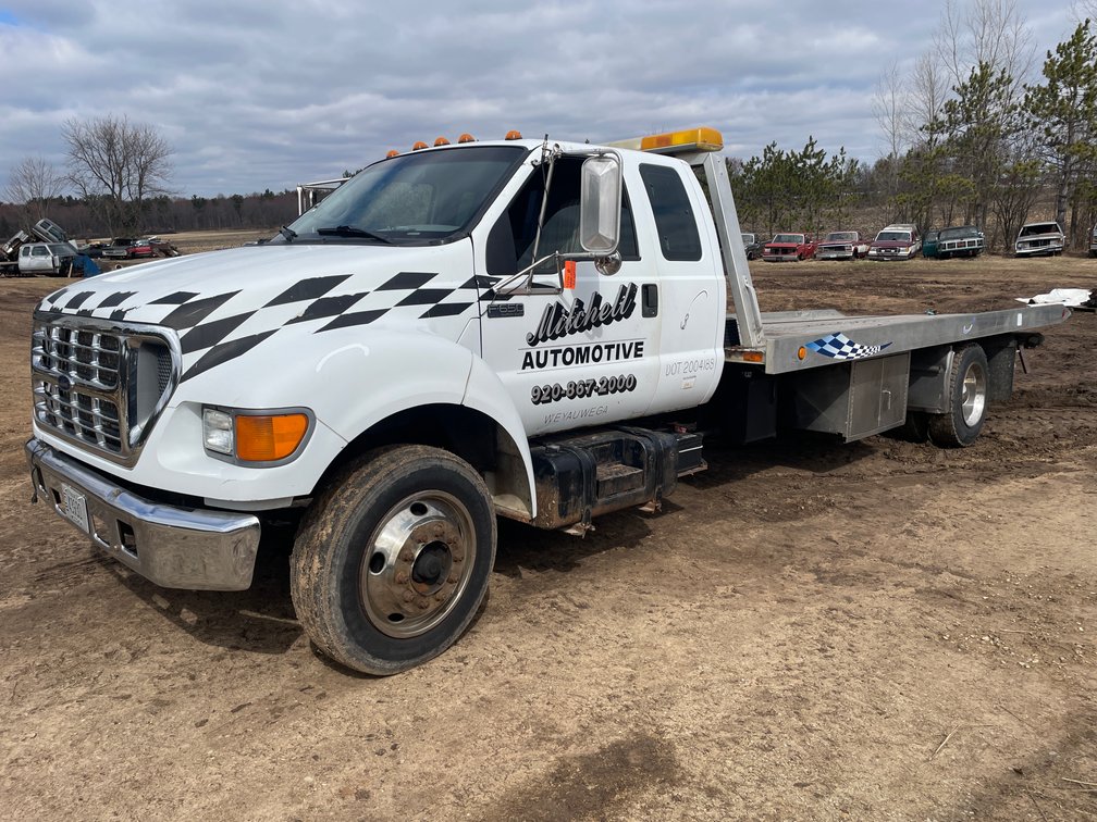 2000 Ford F650 Super Duty XLT Roll Back Truck (Has WI Title)