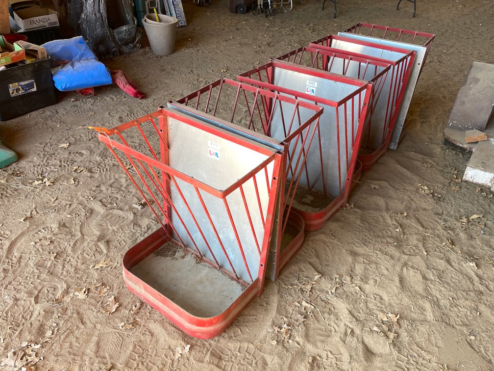 Horse Feeder