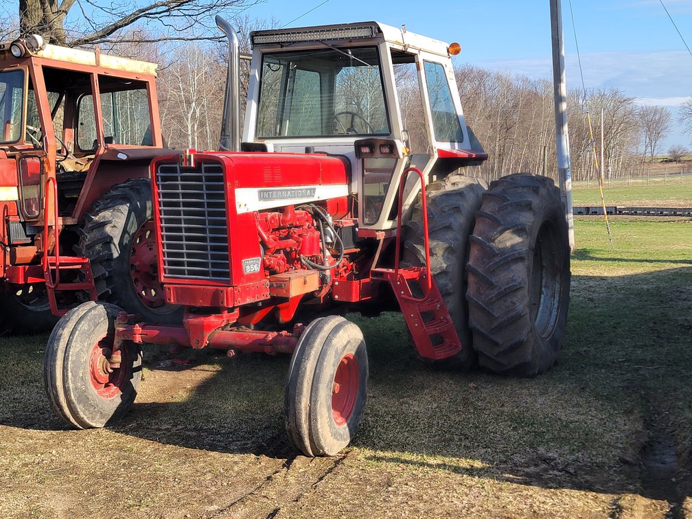 International 856 Tractor