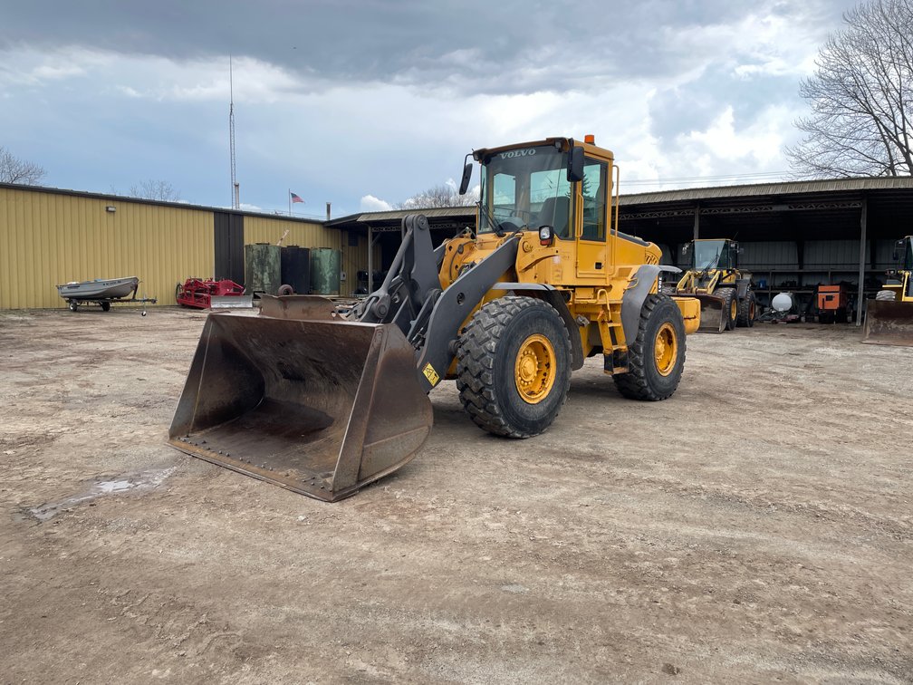 Volvo L90E Loader
