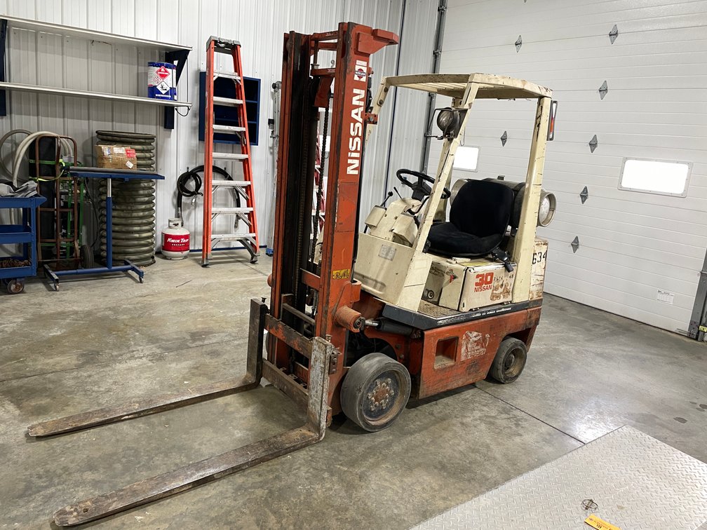 Nissan 30 LP Forklift