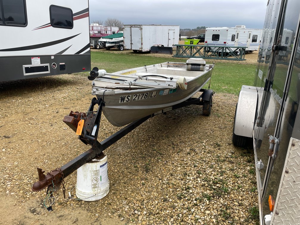 1981 14' Starcraft Fishing Boat (Has Registration Card)