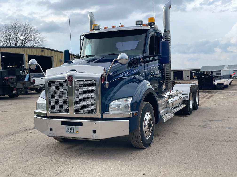 2015 Kenworth T880 6x4 T/A Day Cab Truck Tractor (Has WI Title)