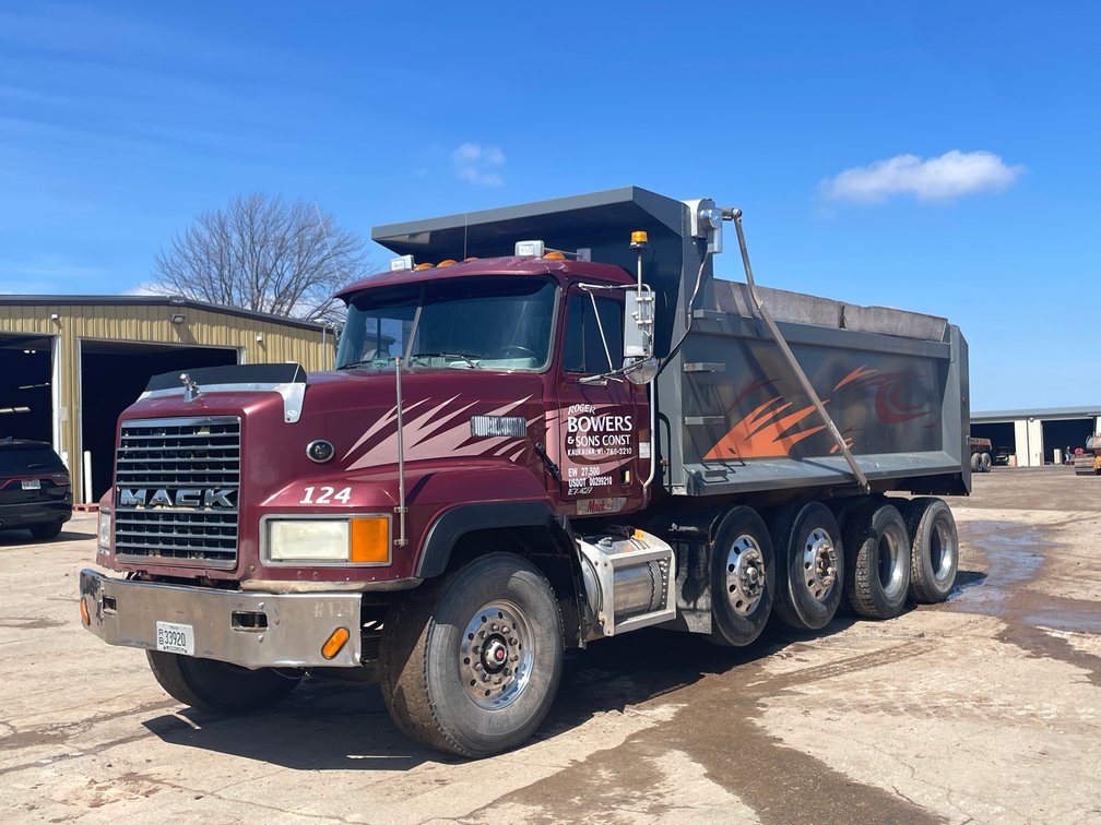 2000 Quad Axle Mack Dump Truck (Has WI Title)