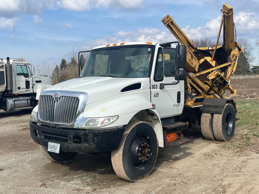 2004 International Truck with Tree Spade (Has WI Title)