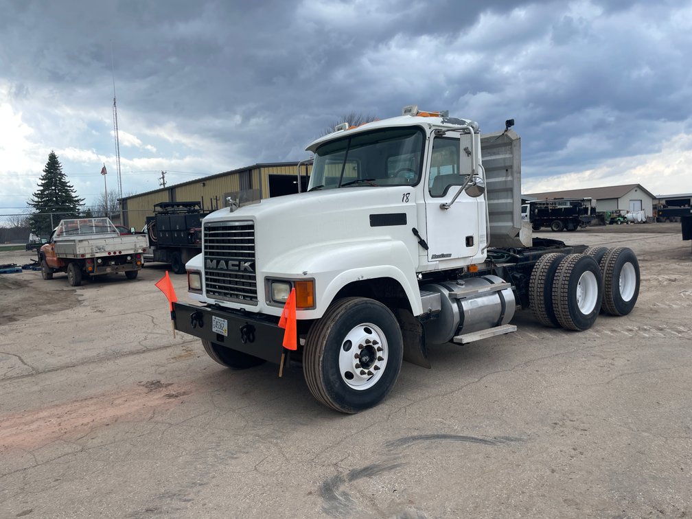 2005 Mack Tractor Unit 18 (Has WI Title)