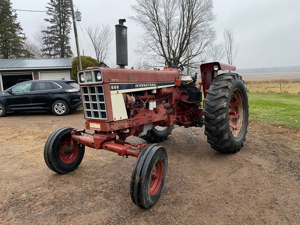 1976 International 686 Row Crop Tractor (Gilman, WI)