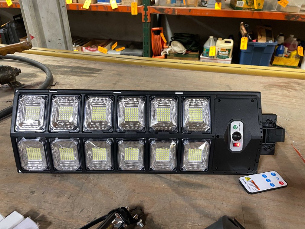LED Parking Lot/ Yard Light (PR12)