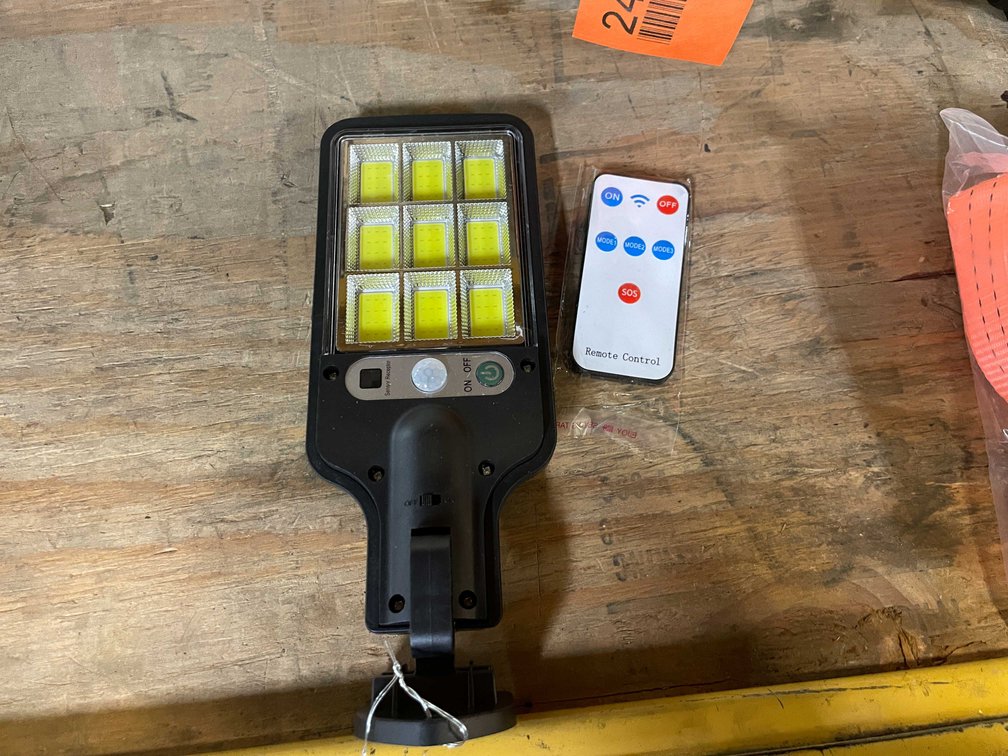 LED Parking Lot/ Yard Light (PR12)
