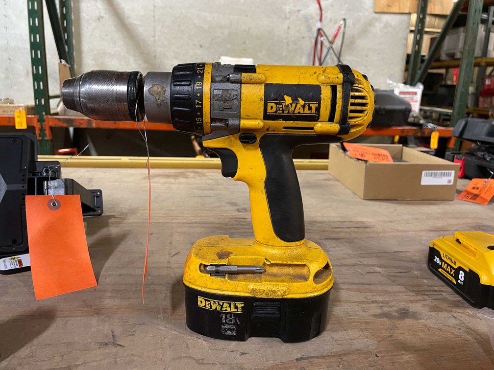 DeWalt 18 Volt Cordless Hammer Drill and Battery (PR12)