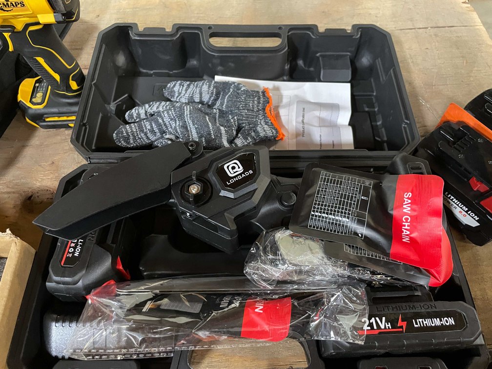 21 Volt Mini Cordless Chainsaw Kit in Carrying Case (PR12)